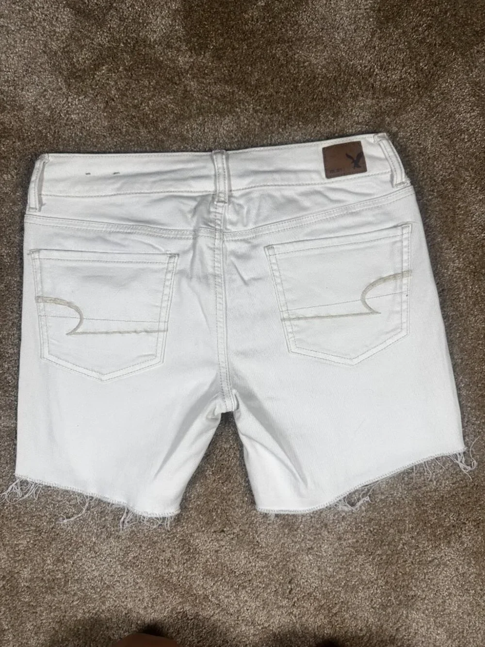 American Eagle White Stretch Denim Cutoff Shorts Size 6 Frayed Hem Summer Shorts - Picture 5 of 10